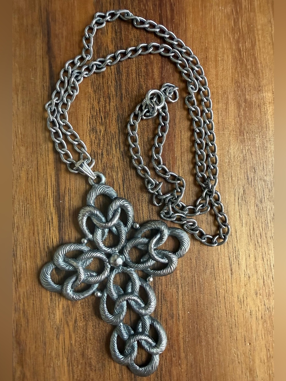 VTG Sarah Coventry Silver-Tone Knot Large Cross Pendant Necklace Chain